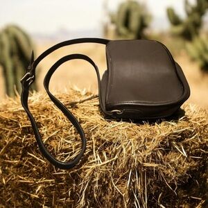 Coach #9031 black leather vintage Wendie crossbody bag